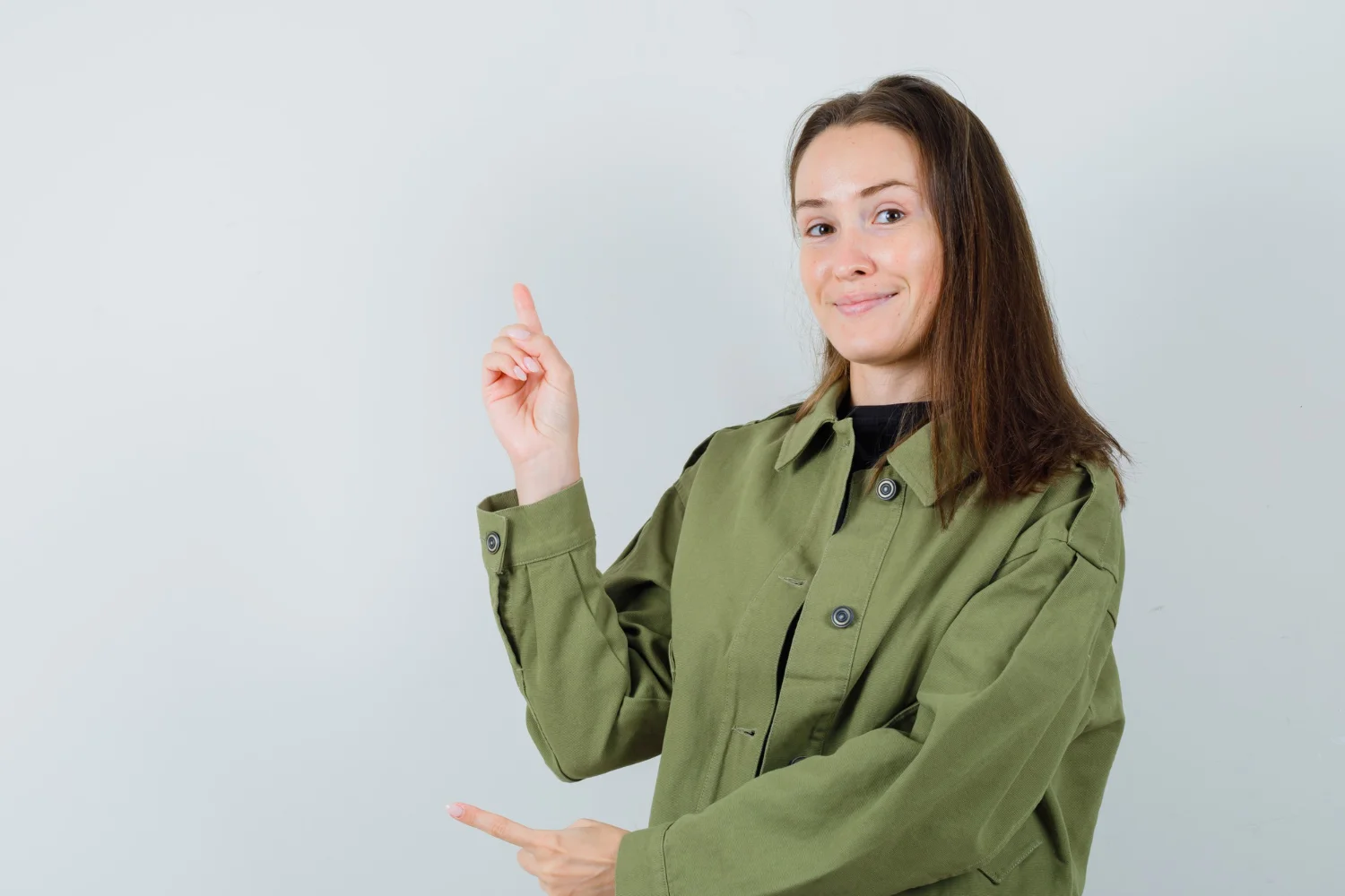 Profissional de RH orientando equipe sobre NR-1 e saúde mental corporativa
